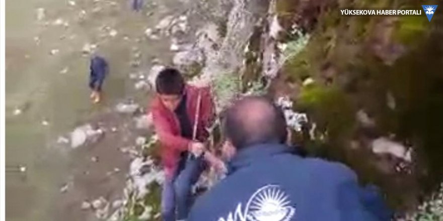 Van’da oyun oynamak için çıktığı kayalıklarda mahsur kalan çocuk kurtarıldı