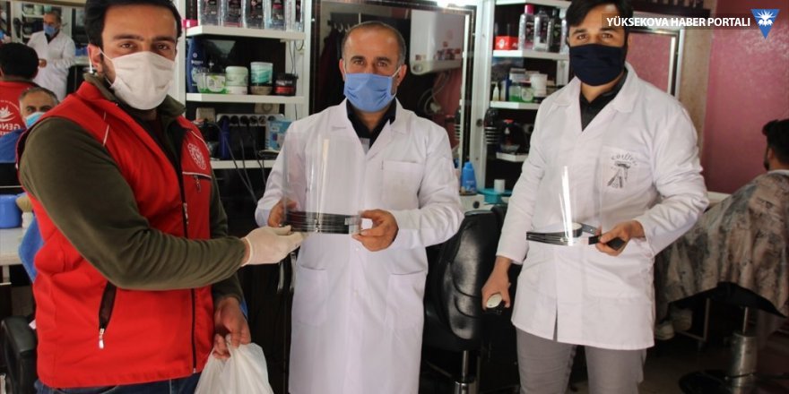 Hakkari'de berber ve kuaförlere siperlik maske desteği
