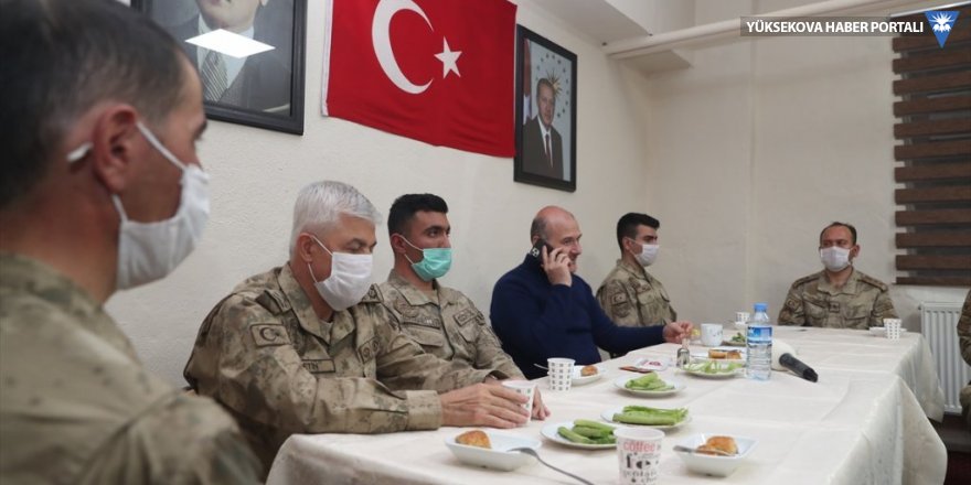 Bakan Soylu Yüksekova'da sınır birliklerini ziyaret etti