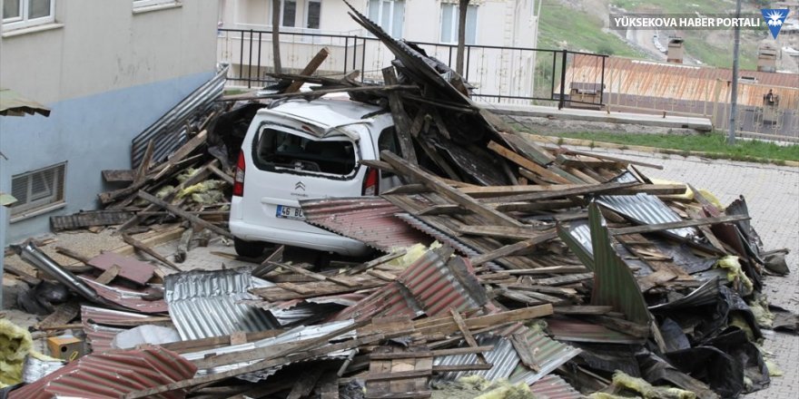 Hakkari'de fırtına nedeniyle evleri zarar görenlere 1 milyon lira destek