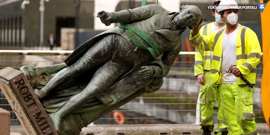 İngiltere'de bir köle tacirinin heykeli daha söküldü