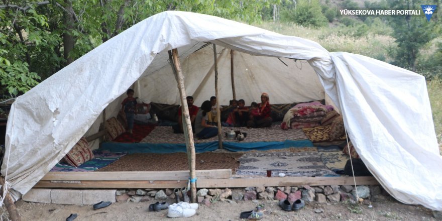 Yüksekova'da 11 kişilik aile çadırda yaşıyor