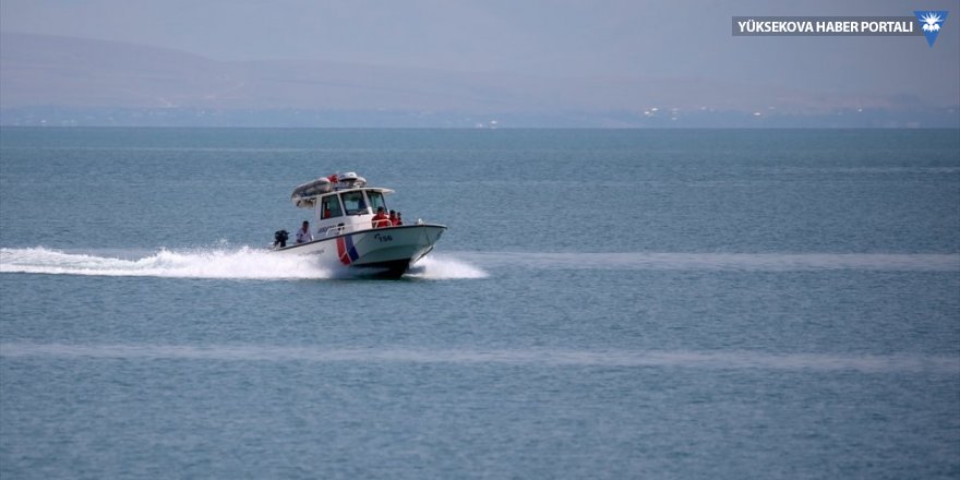 Van Gölü'nde batan teknedeki cesetlerin çıkarılmasına yönelik çalışma devam ediyor