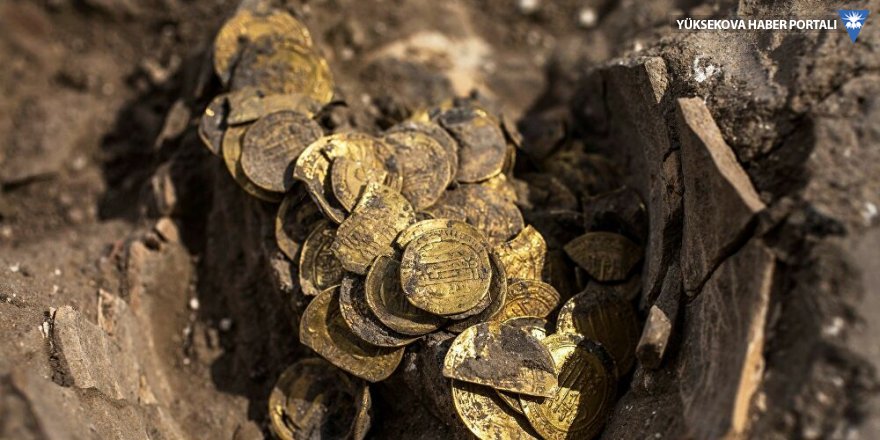 İsrail'de yaklaşık 1000 yıl öncesine ait yüzlerce altın sikke bulundu
