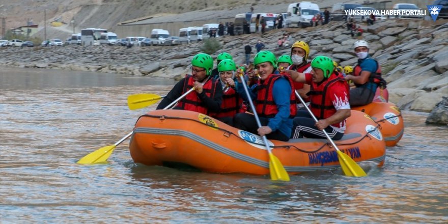 Gençlik ve Spor Bakanı Kasapoğlu Hakkari'de rafting yaptı