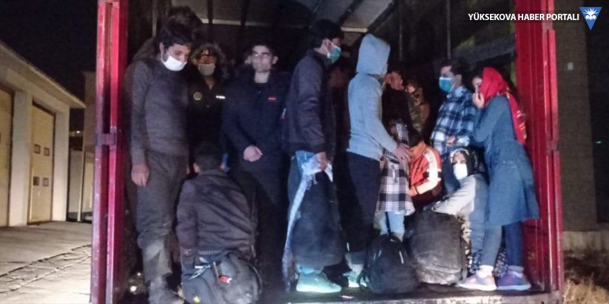 Van'da TIR dorsesinde 210 göçmen yakalandı