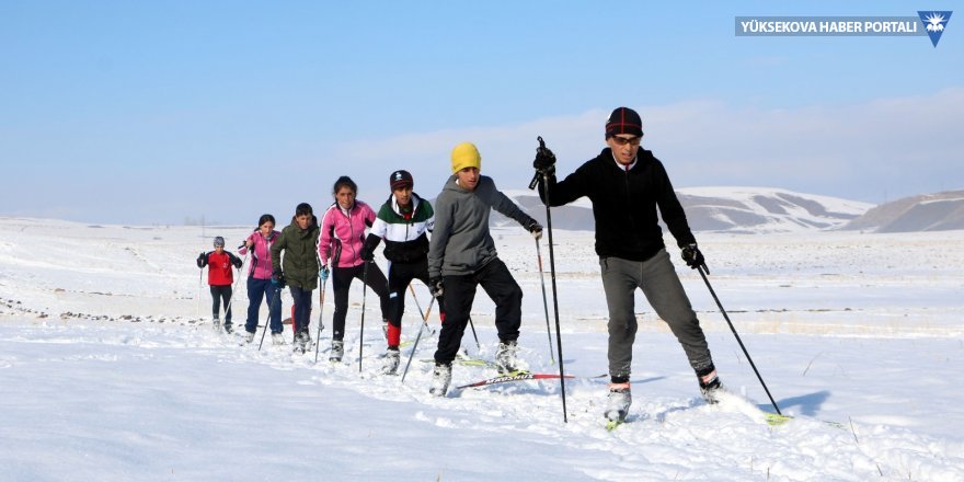 Yüksekovalı kayakçılar Türkiye Şampiyonası'na hazırlanıyor