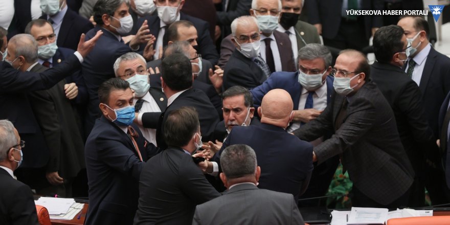 Meclis'te AK Parti ve CHP'li vekiller kavga etti