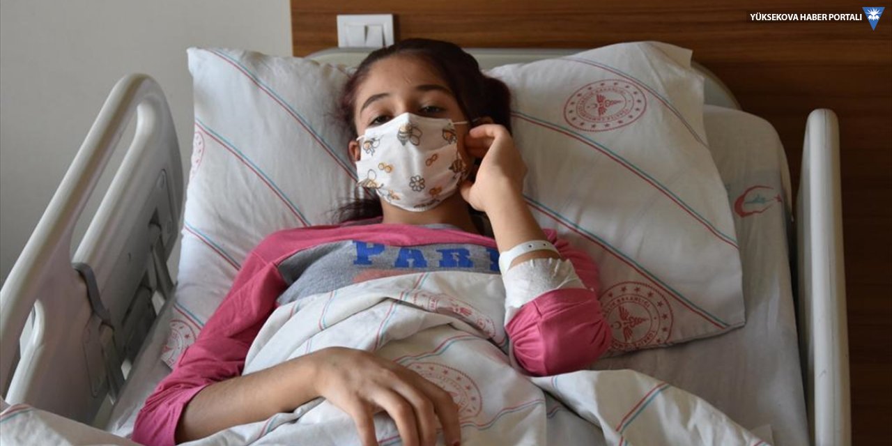 14 yaşındaki kızın karaciğerinden 20 santimetre çapında kitle çıktı