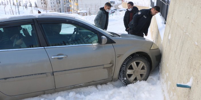 Yüksekova TOKİ yolu buz pistine döndü çok sayıda araç kaza yaptı