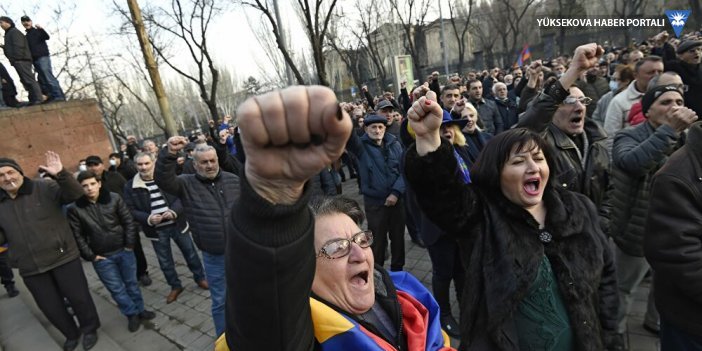 Ermenistan’da Paşinyan karşıtları parlamentonun bulunduğu bölgede toplanıyor