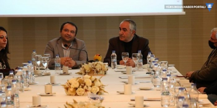 HDP, Kürtçe çalışma yürüten yazarlarla bir araya geldi