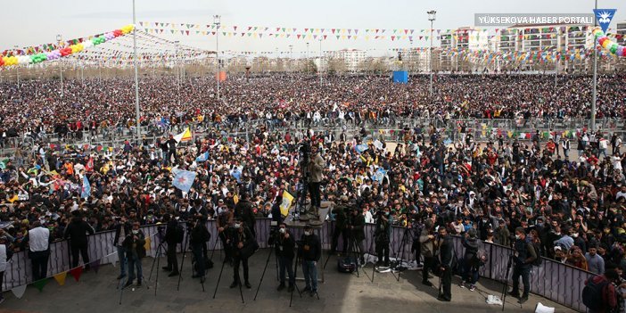 Diyarbakır'daki Newroz kutlamalarına yoğun katılım