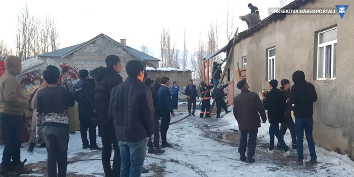 Yüksekova'da yangın: 1 aile evsiz kaldı