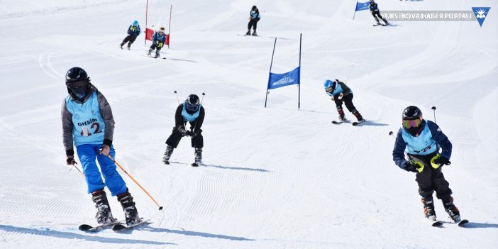 Hakkari'de kayak yarışması