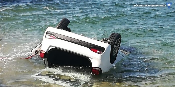 Van Gölü'ne düşen otomobildeki 4 kişi yaralandı