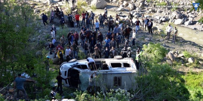 Bingöl'de yolcu minibüsü kaza yaptı: 16 yaralı