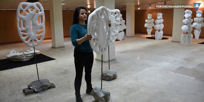Hakkari'de heykeltıraş Firdevs Sağlam ikinci sergisini açtı