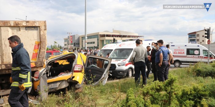 Van'da zincirleme trafik kazasında biri ağır 6 kişi yaralandı