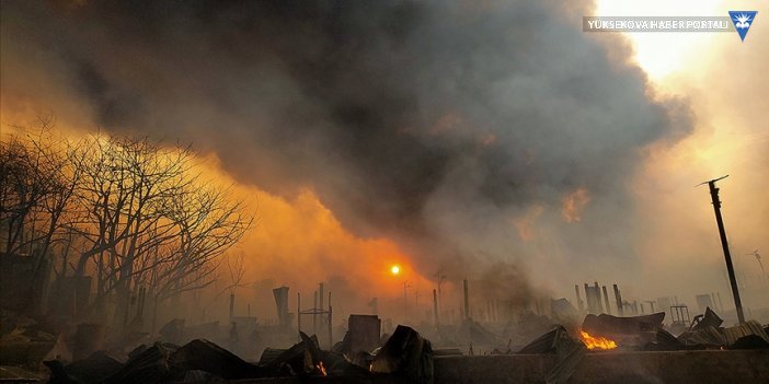 Hindistan'da Arakanlı Müslümanların kampında çıkan yangında 56 baraka yandı