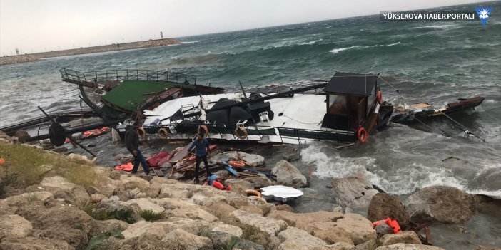 Van'da batma tehlikesi geçiren tur teknesindeki 34 kişi kurtarıldı