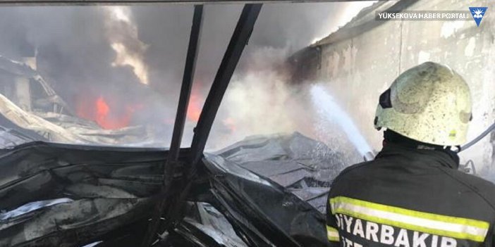 Diyarbakır'da atık yağ geri dönüşüm tesisinde yangın
