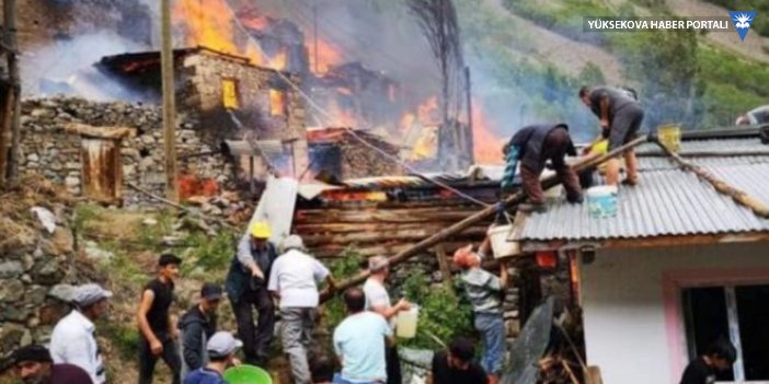 Artvin Yusufeli'nde yangın: 20'ye yakın ev yandı