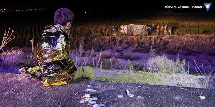 Göçmenleri taşıyan araç kaza yaptı: 1 ölü, 15 yaralı