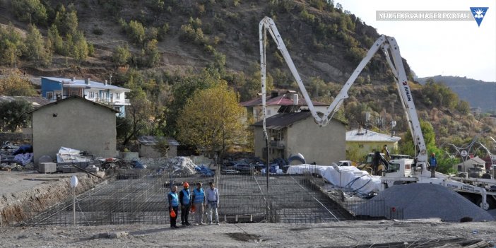 Çukurca'da yeni belediye hizmet binasının temeli atıldı