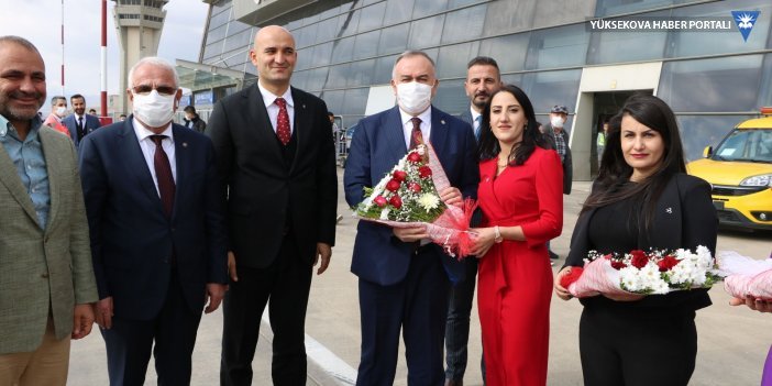 MHP'li Akçay, Yüksekova ilçe başkanlığının açılışına katıldı