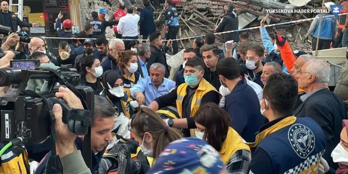 Malatya'da bir bina çöktü: 13 kişi yaralı kurtarıldı