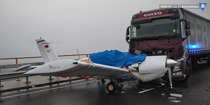 Almanya'da otobanda kamyonla uçak çarpıştı