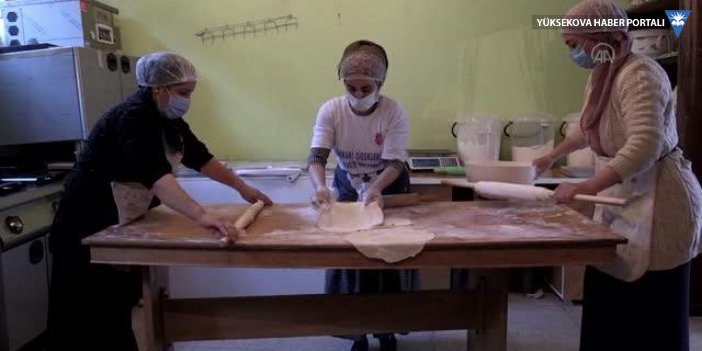 Köyde işletme kuran Hakkarili kadınlar üretimlerini kazanca dönüştürüyor