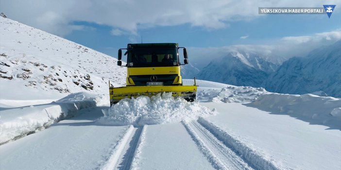 Hakkari'de 112 yerleşim biriminin yolu kardan kapandı