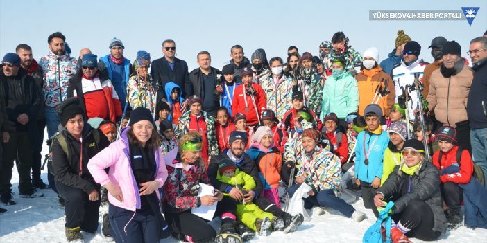 Yüksekova'da "Kayaklı Koşu İl Birinciliği Yarışması" yapıldı