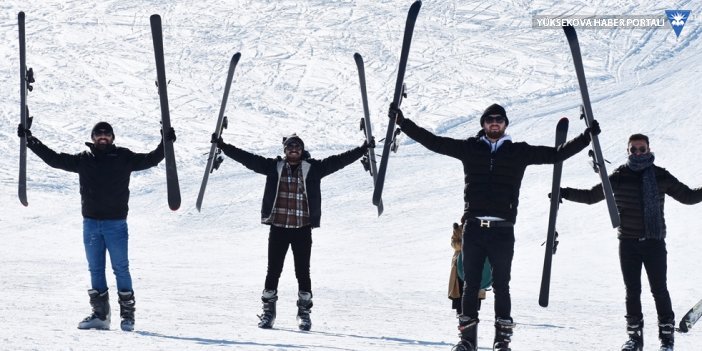 Hakkari'de üniversitelilere kayak eğitimi