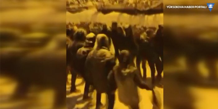 Beytüşşebap'da gençler kar yağışı altında halay çekti