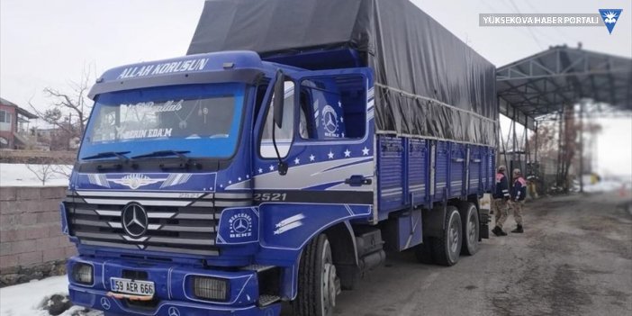 Van'da kamyon kasasında 130 düzensiz göçmen yakalandı