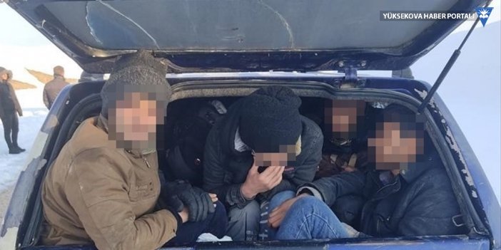 Polisten kaçan kamyonetten 18 kaçak göçmen çıktı