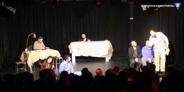 Kürtçe 'Serbaz' oyunu Van’da izleyicisi ile buluştu