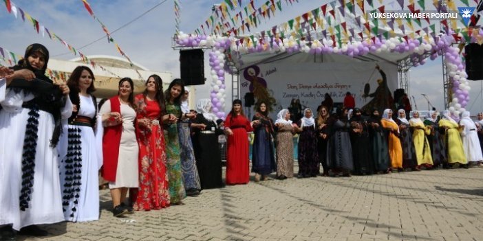Silopili kadınlar 8 Mart etkinliğinde bir araya gelerek halay çekti