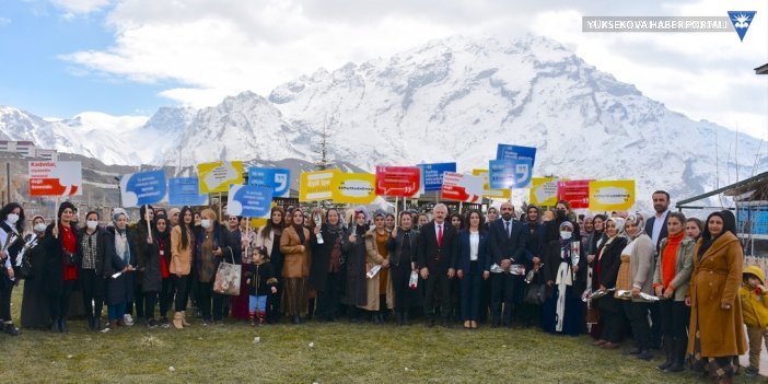 Hakkari'de AK Parti Kadın Kollarından "Kadınlar Günü" açıklaması