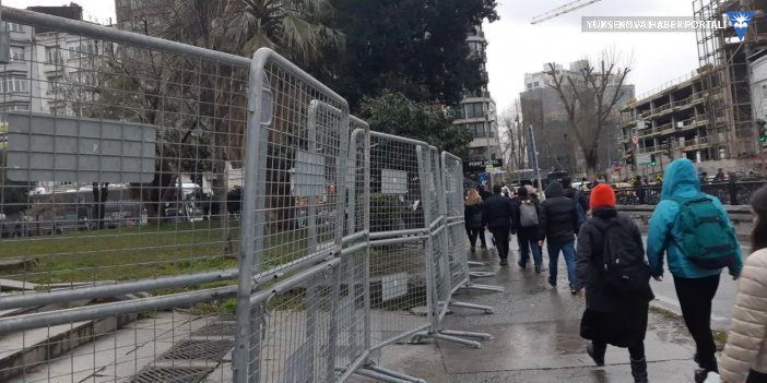 Taksim'i barikatlarla çeviren polisten kadınlara: Hadi bekleme yapmayın