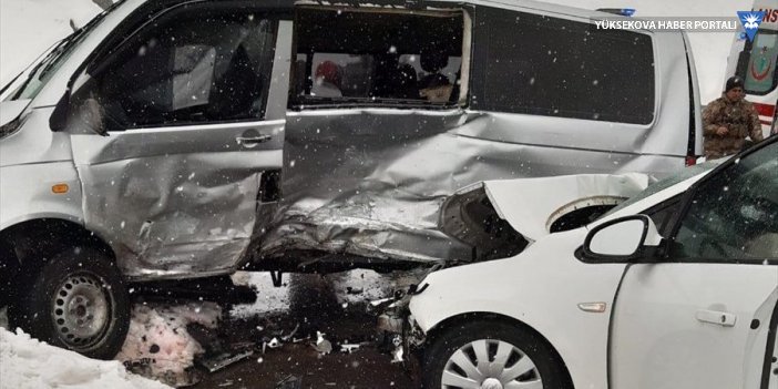 Tatvan'da trafik kazası: 1 kişi hayatını kaybetti, 4 kişi yaralandı