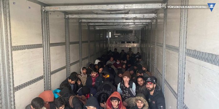 Tırın dorsesinde 129 göçmen yakalandı