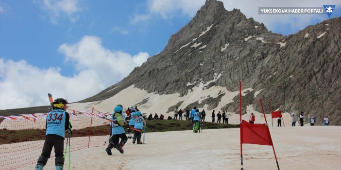 Hakkari'de mayısta kayak yarışması yapıldı