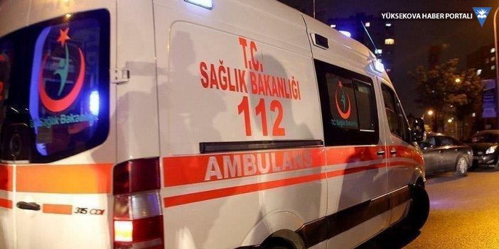 Çukurca'da şarampole devrilen araçtaki 4 sporcu ve antrenör yaralandı