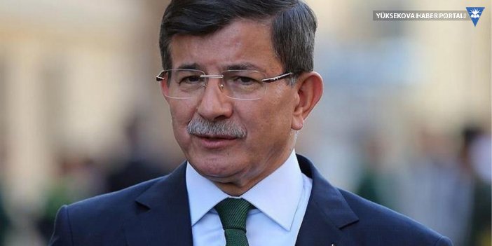 Sur’a giden Davutoğlu protesto edildi: “Evimizi siz yıktınız”