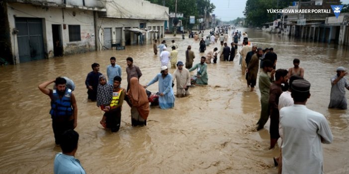 Pakistan’da şiddetli yağışlar sebebiyle ölenlerin sayısı 1033’e çıktı