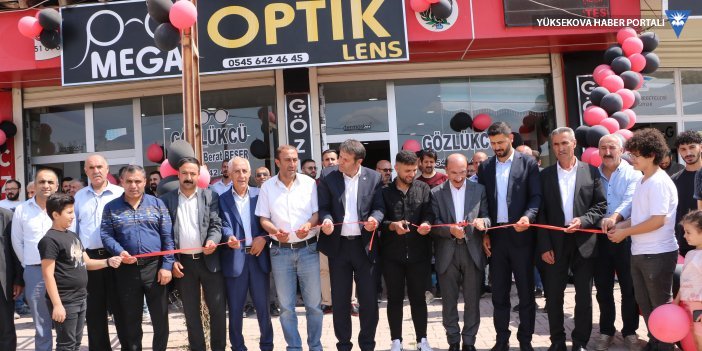 Yüksekova’da Mega Optik & Lens adlı iş yerinin açılışı yapıldı